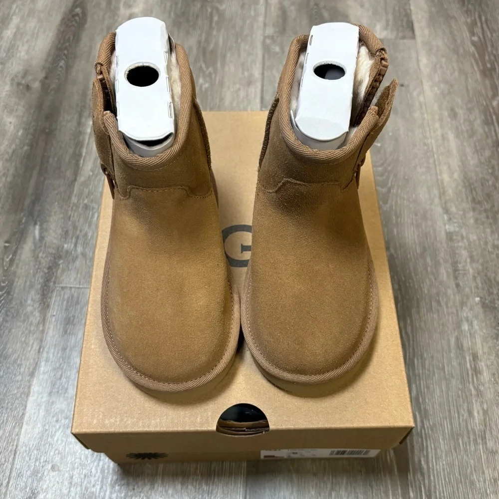 UGG | Adri Classic Boot Chestnut Kids Size 9 NEW